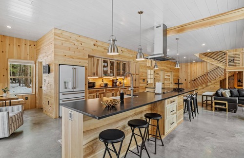 Conway House | Mountain Cabin Perfect for Ski Vacation w/Hot Tub