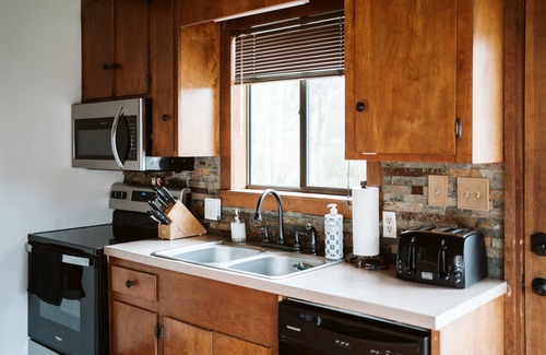 Lovingston Ski Chalet | Mountain Cabin | Trails & Firepit + Secluded