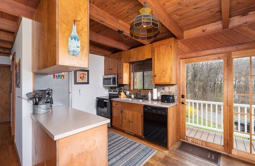 Lovingston Ski Chalet | Mountain Cabin | Trails & Firepit + Secluded