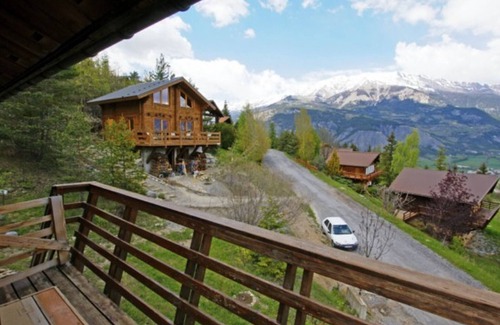 Enchastrayes Ski Chalet | Mountain chalet near ski resort, fireplace, sleeps 10