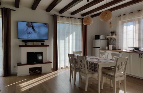 Bran Cottage | Mountain cottage, with garden and barbeque, near Bran Castle