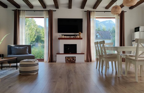 Bran Cottage | Mountain cottage, with garden and barbeque, near Bran Castle