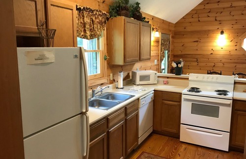 Townsend Cabin | Mountain Deer Pass- A rustic mountain retreat on the Peacful Side of the Smokies