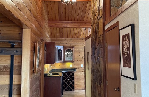 Andrews House | Mountain Dream Home with Breathtaking View, Swimming Pool and Hot Tub