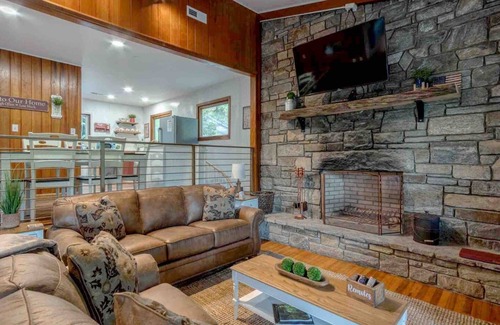 Maggie Valley Cottage | Mountain Dreams- Peaceful, Charming, Pet Friendly