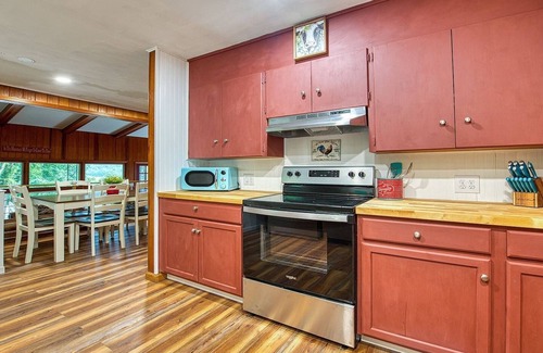 Maggie Valley Cottage | Mountain Dreams- Peaceful, Charming, Pet Friendly