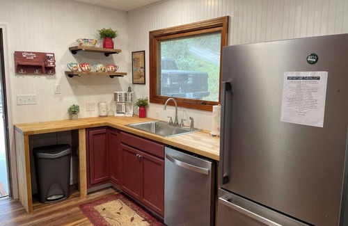 Maggie Valley Cottage | Mountain Dreams- Peaceful, Charming, Pet Friendly