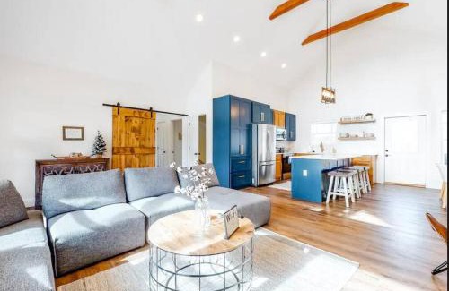 Blairsville House | Mountain Escape - OFF THE GRID "Union County, GA STR License # O21020"