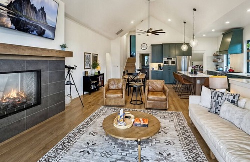 Tamarack House | Mountain Escape with Hot Tub & Loft Near Tamarack Resort