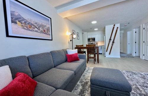 Killington House | Mountain Green Resort - 2BR, 2BA Renovated Condo, Pool, Hot Tub, Shuttle, Gym, Restaurant