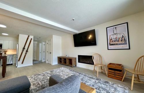 Killington House | Mountain Green Resort - 2BR, 2BA Renovated Condo, Pool, Hot Tub, Shuttle, Gym, Restaurant