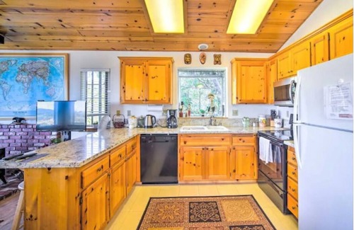 Arrowbear Lake Cabin | Mountain Hideaway and Peaceful Retreat