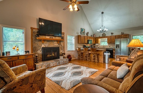 Hiawassee Cabin | Mountain Hollow - Hot Tub