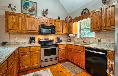 Hiawassee Cabin | Mountain Hollow - Hot Tub