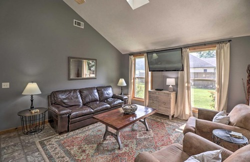 Gassville House | Mountain Home Cottage with Deck on White River!