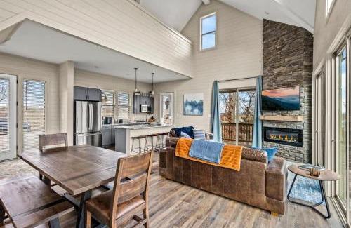 Sevierville House | Mountain Lake Escape