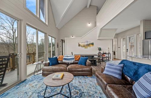 Sevierville House | Mountain Lake Escape