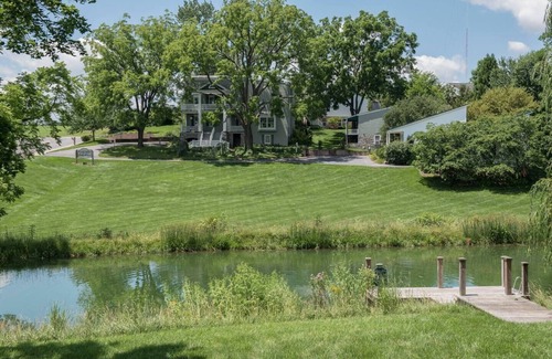 Harrisonburg Apartment | Mountain Laurel Studio - By the Side Of the Road Inn and Cottages