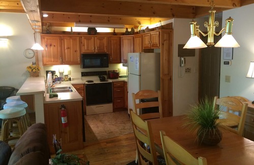 Sautee Nacoochee Ski Chalet | MOUNTAIN LAUREL CHALET: Private 10 Acre Retreat in Helen - GEORGIA WINE COUNTRY!