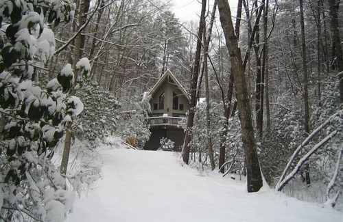 Sautee Nacoochee Ski Chalet | MOUNTAIN LAUREL CHALET: Private 10 Acre Retreat in Helen - GEORGIA WINE COUNTRY!