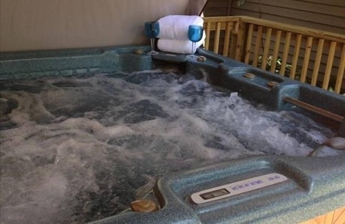 Sautee Nacoochee Ski Chalet | MOUNTAIN LAUREL CHALET: Private 10 Acre Retreat in Helen - GEORGIA WINE COUNTRY!