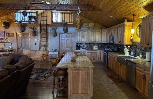 Franklin Springs Villa | Mountain Lodge Ask about our land !