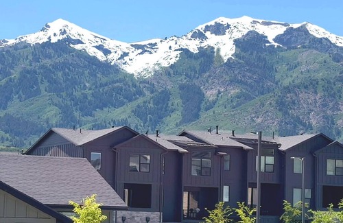 Morgan House | Mountain Luxury, Hot Tub - Near SnowBasin, Wasatch Peaks – Snowbasin Bungalow