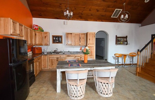 Berkeley Springs Apartment | Mountain Meltdown - Pet Friendly | Wifi | Fire Pit | Fountain | Porch