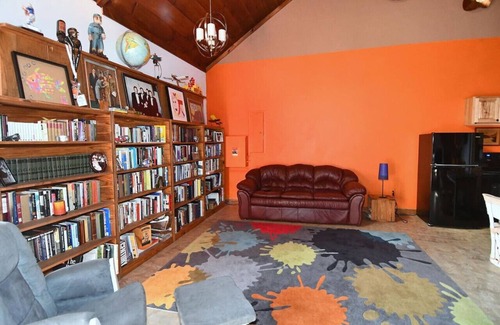 Berkeley Springs Apartment | Mountain Meltdown - Pet Friendly | Wifi | Fire Pit | Fountain | Porch