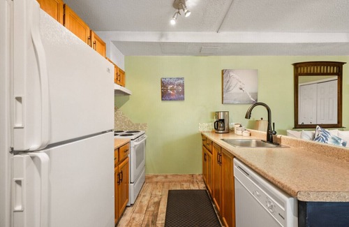 East Kootenay Apartment | Mountain Paradise | Ski-in/Out | Lower Village