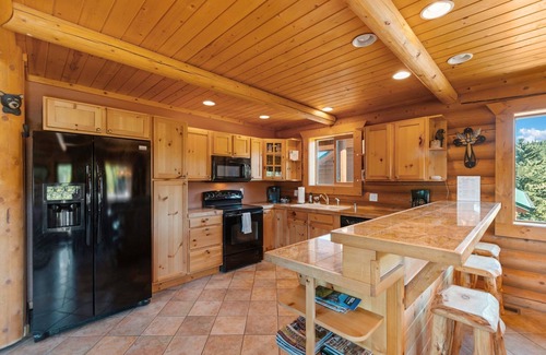 Divide Cabin | Mountain & Pond Views, Hot Tub, Movie Theater