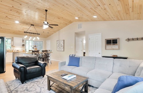 Basye Cabin | Mountain Resort Cabin with Hot Tub "Lazy Basye"