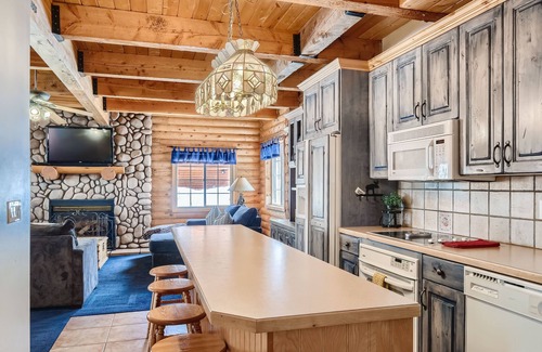 Timber Lakes House | Mountain Retreat | Fast Internet | Full Kitchen