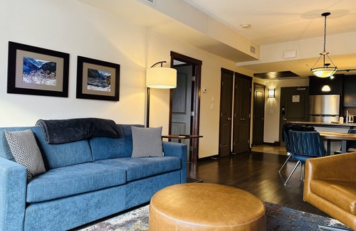 Canmore House | Mountain Retreat - Heated Pool & Hot-tub