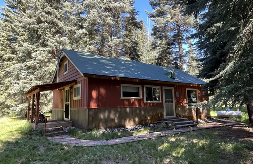 Bayfield Cabin | Mountain Retreat! Vintage Creekside Cabin.