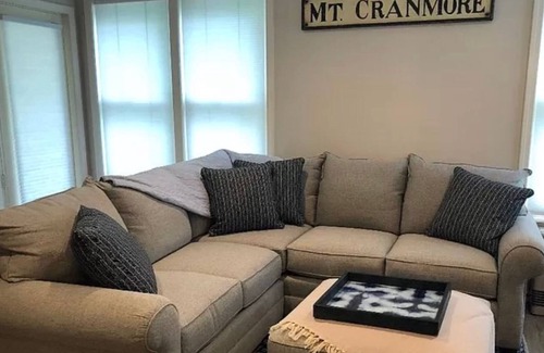 North Conway House | Mountain-side family size condo in North Conway, great for Fall foliage views!