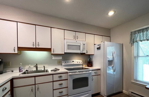 North Conway House | Mountain-side family size condo in North Conway, great for Fall foliage views!