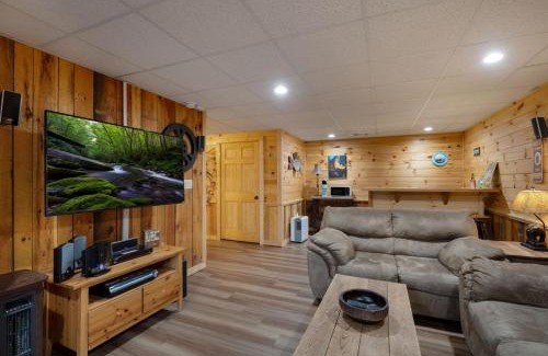 Mineral Bluff Villa | Mountain Therapy Gas fireplace hot tub firepit comfy beds