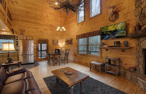 Mineral Bluff Villa | Mountain Therapy Gas fireplace hot tub firepit comfy beds