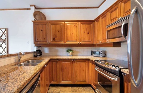 Blackcomb House | Mountain townhouse w/fireplace & hot tub