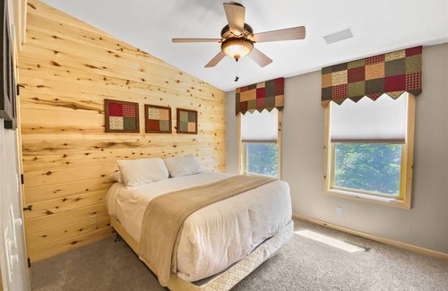 Meadow View Heights Cabin | Mountain Trail Cabin 5BDRM, 4.5 Bth with fireplaces, nice deck, near UTV trails