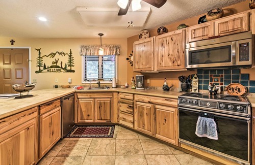 Angel Fire Condo | Mountain-View Angel Fire Condo: Walk to Skiing