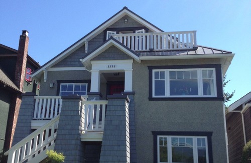 Hastings House | Mountain view; central in lovely area, 1 bedroom + sofa bed (in living area)