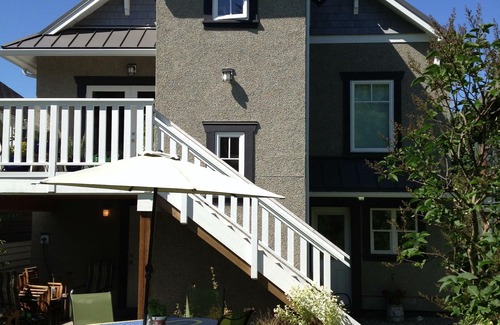 Hastings House | Mountain view; central in lovely area, 1 bedroom + sofa bed (in living area)