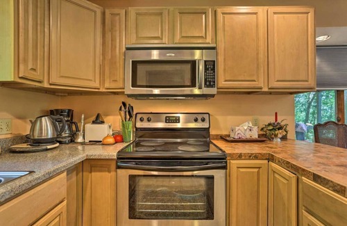 Bushkill House | Mountain View Cottage