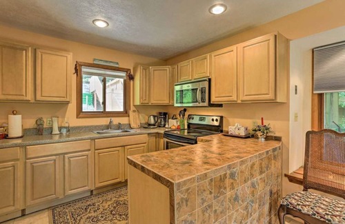 Bushkill House | Mountain View Cottage