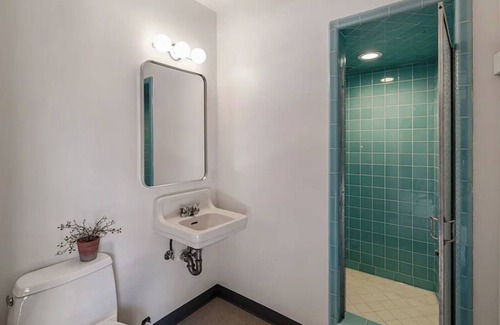 Altadena House | Mountain-View Estate GuestHouse: Tennis, Pool, Gym & Patio