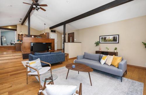 Three Rivers House | Mountain View, Hot Tub, Open Kitchen, 10m to Sequoia