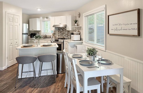 Maggie Valley Cottage | Mountain View! Hot Tub, Beautifully Updated, Fire Pit, Arcade, Foosball, Dogs OK