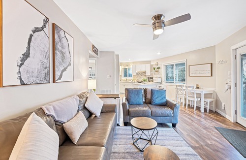 Maggie Valley Cottage | Mountain View! Hot Tub, Beautifully Updated, Fire Pit, Arcade, Foosball, Dogs OK